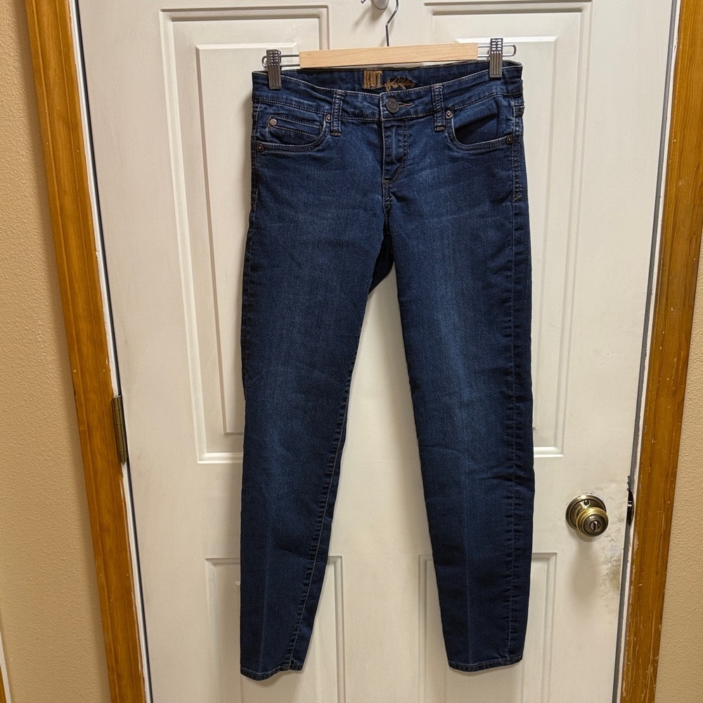 Kut from the Kloth Skinny Straight Leg Stretch dark wash jeans size 2